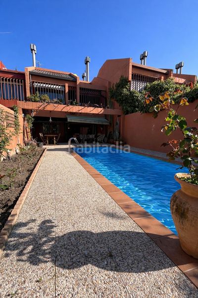 Foto a4011d9b-aa37-45d1-99c7-13b663515107. Casa adossada amb calefacció aparcament piscina a Madrid