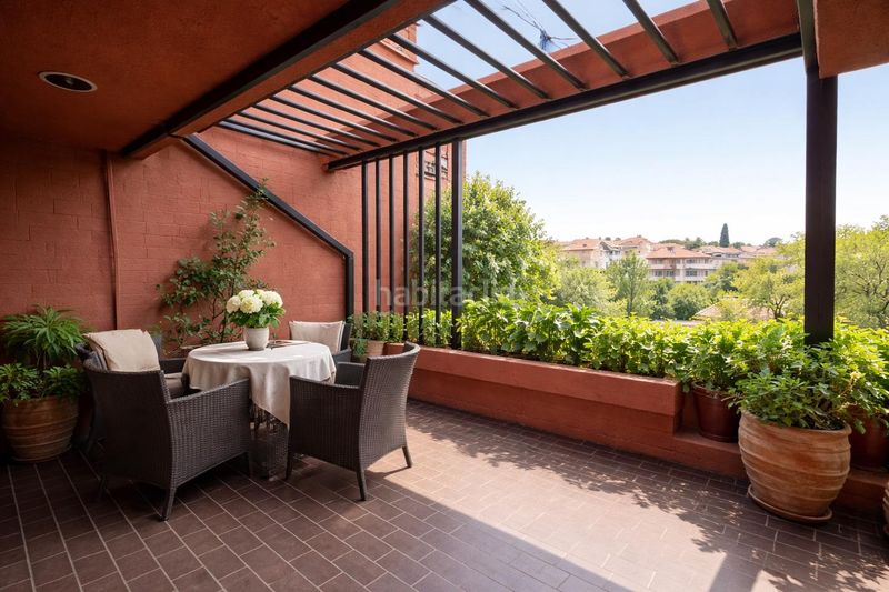 Foto eeaf8904-24d4-4710-aa14-81a5a993e481. Casa adossada amb calefacció aparcament piscina a Madrid