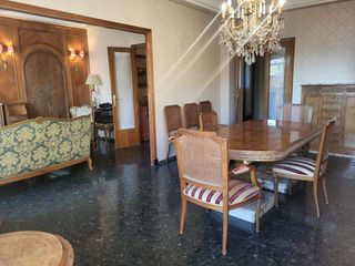 Location Appartement  Calle calle taula de canvis. Amplio y señorial piso en el centro de la ciudad