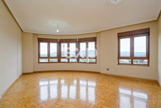 Appartamento in Oviedo 21. Magnífico piso en posada de llanera  amplitud, luz y excelentes