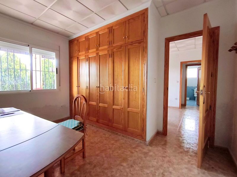 Foto ffbda35c-6984-4052-85de-0d3a8bc31342. Casa amb aparcament a Las Bayas Elche / Elx