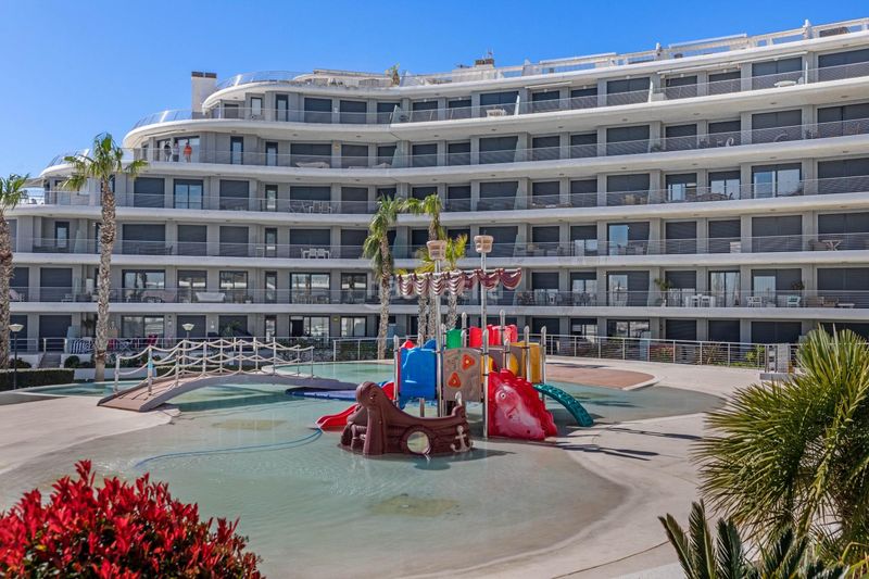 Foto d4818387-4d03-4dde-b464-0b4e446316cf. Apartament amb aparcament piscina a Los Arenales del Sol Elche / Elx