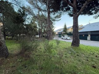 Terreny residencial  Camino de navacerrada. Parcela urbana de 960 m2 en collado mediano para construir la ca