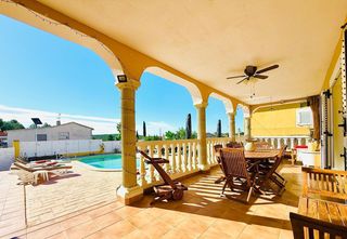 Chalet  Carrer jupiter. Casa con piscina en mas borràs el vendrell  espacio, privacidad
