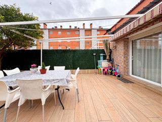 Reihenhaus in Torreforta. Chalet en tarragona, sin reformas