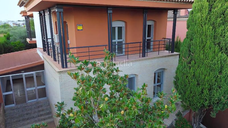 Foto 8f69c50f-671d-4f2e-8440-3d0efba5b566. Xalet amb aparcament a El Zaudín - Club de Golf Bormujos