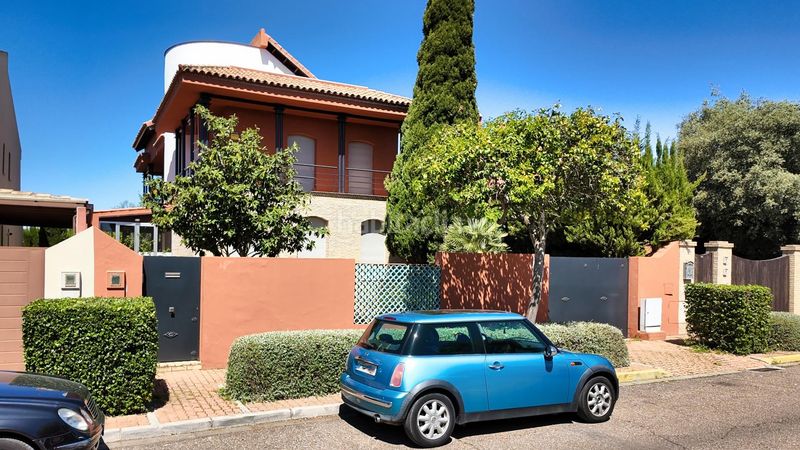 Foto a198c73a-b353-41e5-aa8c-9a43cf5471b8. Xalet amb aparcament a El Zaudín - Club de Golf Bormujos