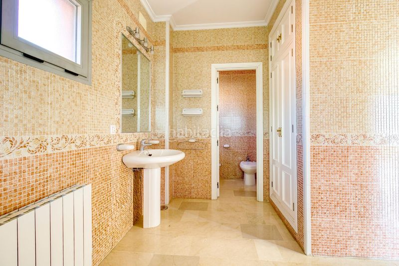 Foto a39cc5f0-caeb-480b-abb6-52bfbb41c07c. Xalet amb aparcament a El Zaudín - Club de Golf Bormujos