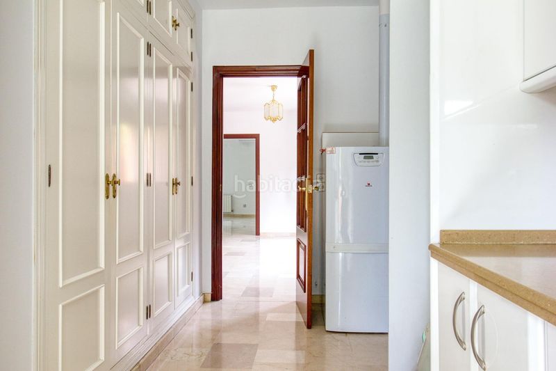 Foto ed8abdc0-eac4-4f1d-acdf-a1c7267e8411. Xalet amb aparcament a El Zaudín - Club de Golf Bormujos