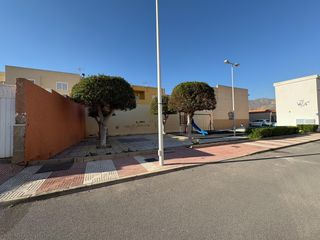 Casa adosada  Gran capitan(c). El hogar ideal para tu familia espacio, piscina y tranquilidad e