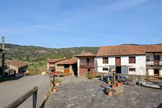 Casa adossada a Lugar san saturnino 0. Dos casas para restaurar en la comarca  de villaviciosa