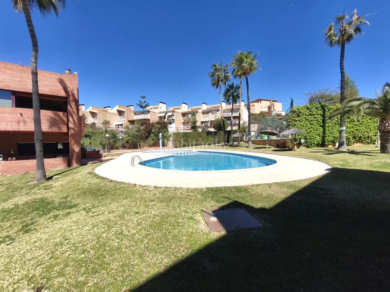 Foto eb591cd9-4ad6-44e3-951d-2fa8bd3f199b. Casa adossada amb aparcament piscina a Cabo de las Huertas Alicante