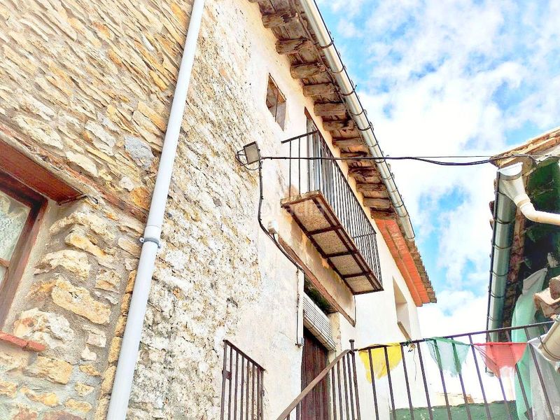 Foto 7f3a0c46-3e48-4f60-9bba-72d7ef118740. Casa adossada amb aparcament a Cinctorres