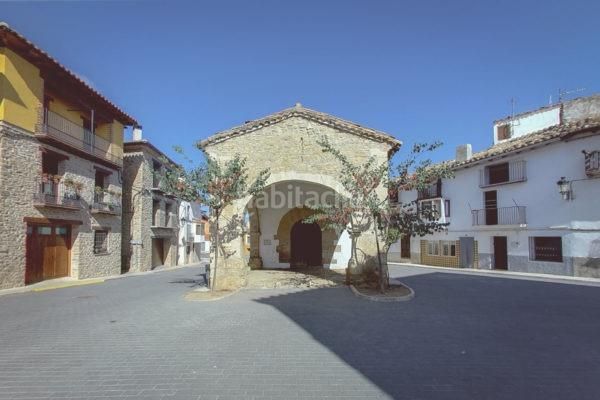 Foto b5af99f4-933c-4e1c-90e5-bf4d31292396. Casa adossada amb aparcament a Cinctorres
