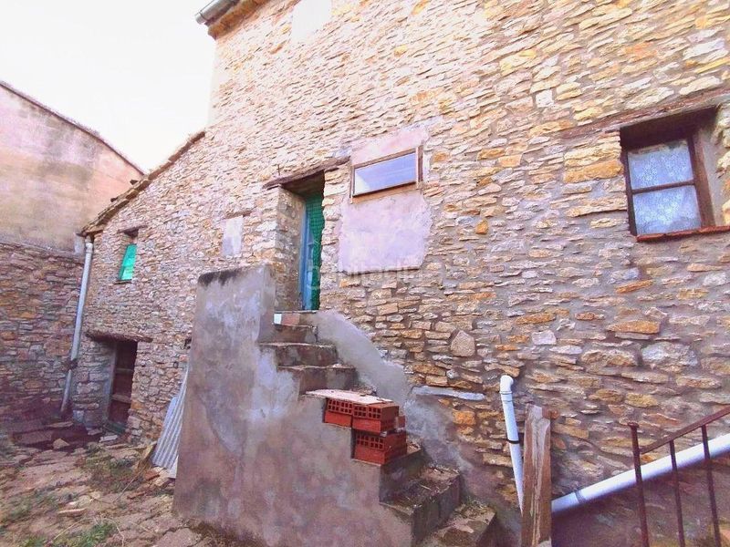 Foto c890953d-7b20-4926-ac62-c0a4e2fca282. Casa adossada amb aparcament a Cinctorres