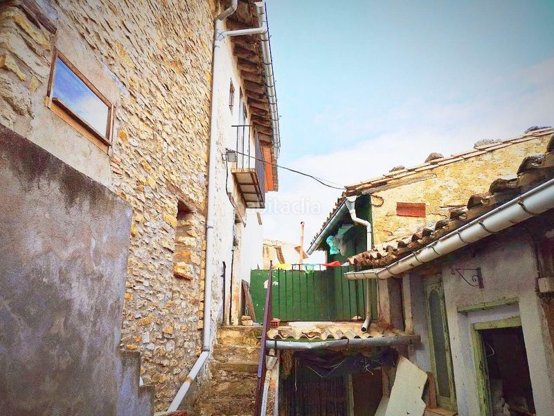 Foto dabe95fe-ec00-4996-b629-bf10fe6ef7a6. Casa adossada amb aparcament a Cinctorres