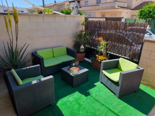 Casa adossada  Calle de cádiz. Chalet adosado 4 hab.  terraza privada  hab. en planta baja  a 3