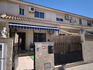 Semi detached house in Calle de cádiz 3. Chalet adosado 4 hab.  terraza privada  hab. en planta baja  a 3