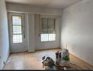 Etagenwohnung in Alameda Park. Piso para reformar en manises