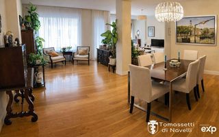 Flat in Trafalgar. Magnífica vivienda exterior de 270 m2, totalmente reformada, en