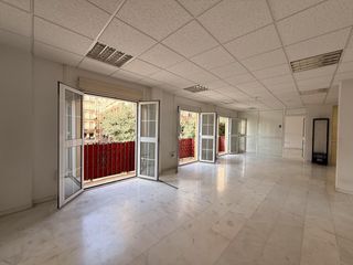 Miete Büro in Centro Histórico. Oficina con patio privado y 5 balcones en el centro histórico