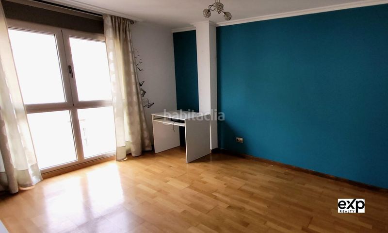 Foto d0197f58-0c28-41f1-828e-881305387ff9. Apartament amb calefacció aparcament a Burela