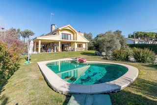 Xalet a Colonia. Chalet independiente en torrelodones estación  vivienda única co