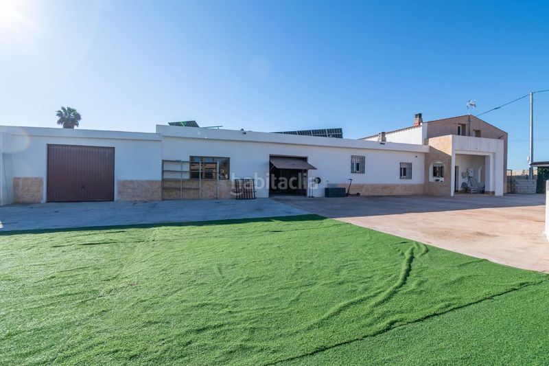 Foto a983aebc-ac59-40fc-8232-569f9fd2ac0d. Chalet  con piscina y parcela grande en Dolores