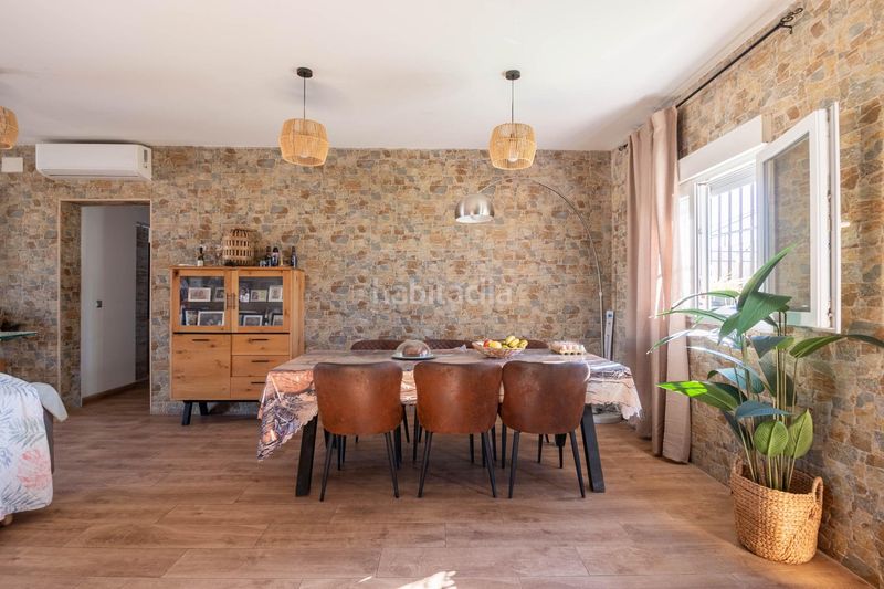 Foto b7348316-d68f-4a85-aa64-d3d50d856413. Chalet  con piscina y parcela grande en Dolores