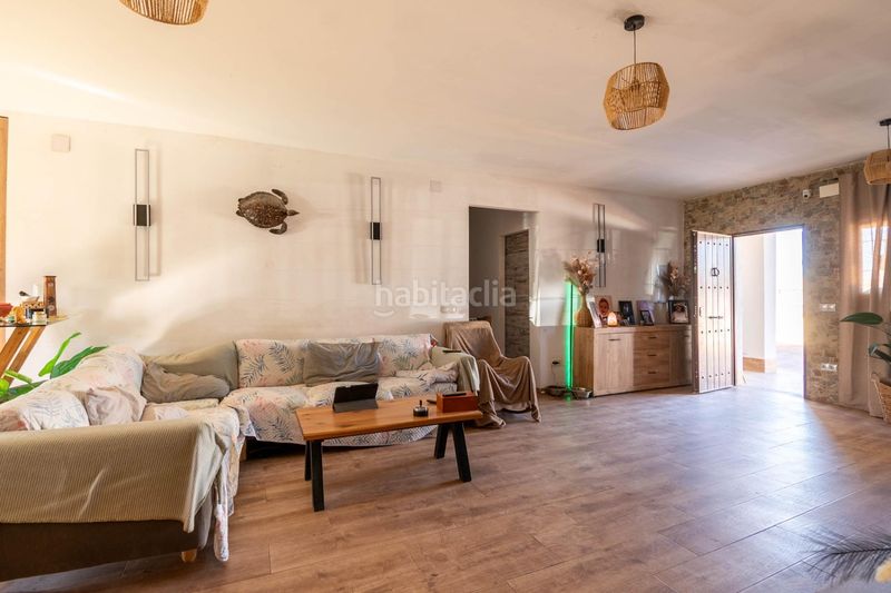 Foto b95bca04-6cd0-4723-8028-48902fb8ff67. Chalet  con piscina y parcela grande en Dolores