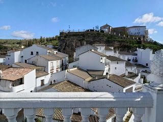 Zweistöckige Wohnung in Setenil de las Bodegas. Dúplex con alma andaluza, totalmente reformado a estrenar, con t