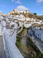 Zweistöckige Wohnung in Setenil de las Bodegas. Dúplex con alma andaluza, totalmente reformado a estrenar, con t