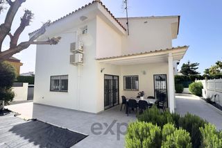 Xalet  Calle francisco barbieri. Casa independiente reformada en exclusiva con acceso a club soci