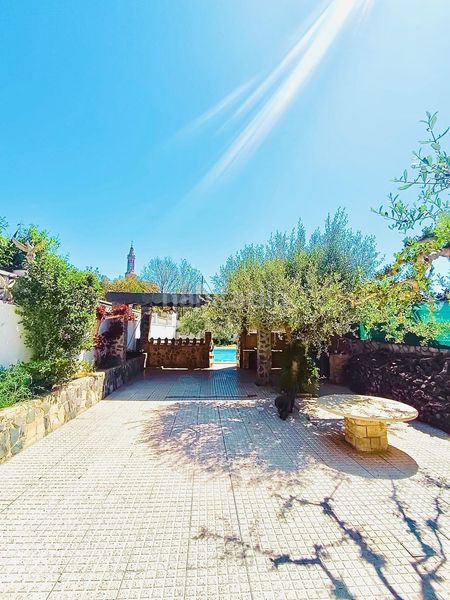 Foto b3368dac-5294-438e-82b1-aef404a5c661. Casa adossada amb calefacció aparcament piscina a Valls