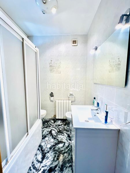 Foto b98d2865-8077-4adc-a553-32e2f4929686. Casa adossada amb calefacció aparcament piscina a Valls