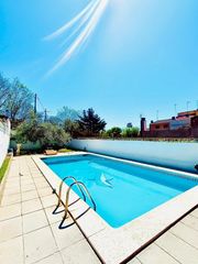 Casa adosada en Valls. Casa adosada en valls  amplia, luminosa y con gran zona exterior