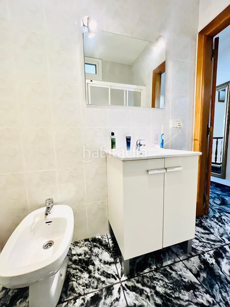 Foto fbe73885-4056-4999-b0a4-126786fe2d58. Casa adossada amb calefacció aparcament piscina a Valls
