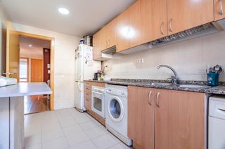 Pis a Emili miro 8. Piso moderno, luminoso y con parking en pleno centro de el vendr