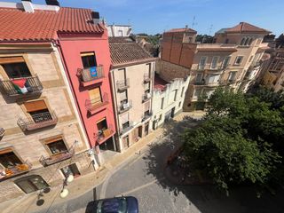 Pis  Carrer carnisseria de la. Piso reformado con mucha luz  azotea en el centro de valls