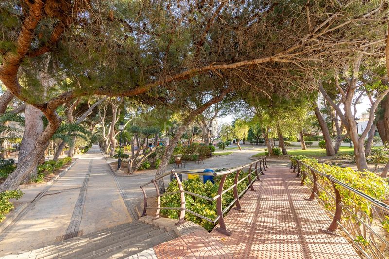 Foto 6dcaebcc-2080-4d7f-a391-81c57428280f. Casa in calle isla de java(as) 3 in El Puerto Roquetas de Mar