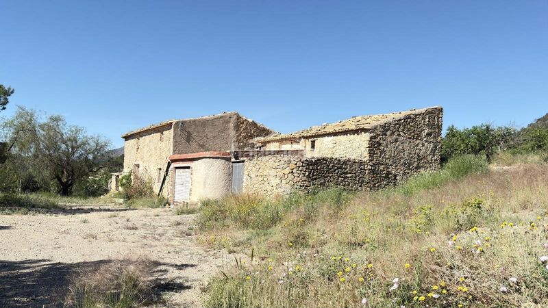 Foto 056b4426-76df-41b8-a07e-c2128ae32f4a. Masia amb aparcament a Relleu
