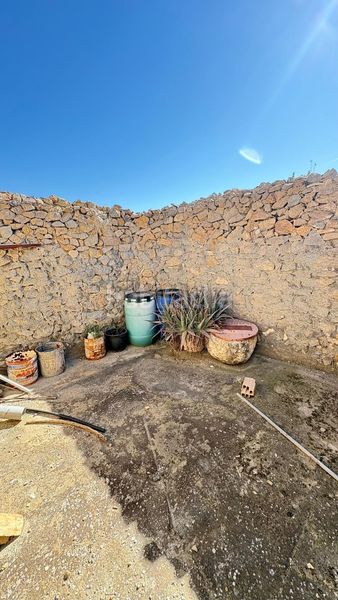Foto ae186182-5cf2-477b-bd77-e145ff39ff68. Masia amb aparcament a Relleu