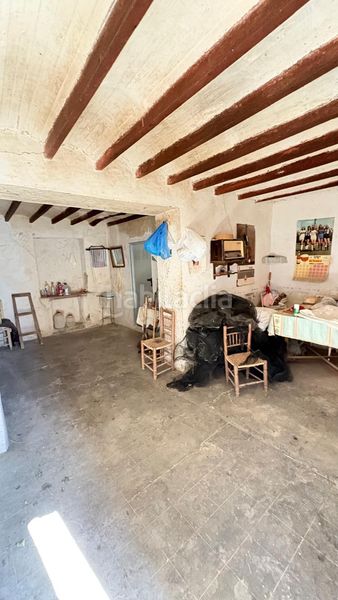 Foto e08ebae9-ba09-4110-a574-0c8f5e6c7b7e. Masia amb aparcament a Relleu