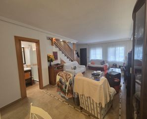 Casa a schiera  Calle competa. Vive junto al mar chalet reformado a 100 m de la playa en la cal