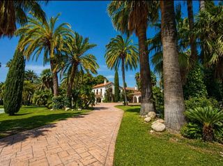 Xalet a Novelda. Villa exclusiva con tenis y equitación