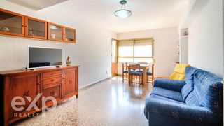 Piso  Avenida general aviles. Piso de 87 metros, terraza y 3 habitaciones junto a hipercor y n