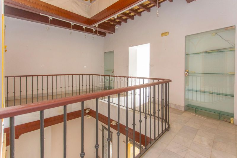 Foto f1aab0ec-3349-4a7d-8bd8-6346219810a8. Casa espectacular edificio singular en Centro - La Costilla Rota