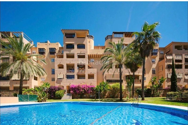 Foto 1131e4d0-0e36-4505-8973-6a84aa0d94b8. Àtic amb calefacció aparcament piscina a Los Pacos Fuengirola