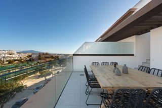 Àtic a Calle eslovenia 6. Lujo y modernidad en las mesas espectacular apartamento con solá