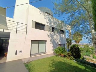 Chalet  Carrer jaume huguet. Casa independiente de 451 m2 en ciudad diagonal esplugues a 10 m